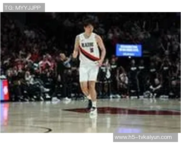 开拓者小阵容展现锋线运动潜力小杨登场时间或将缩减 开拓者小阵容展现锋线运动潜力小杨登场时间或将缩减