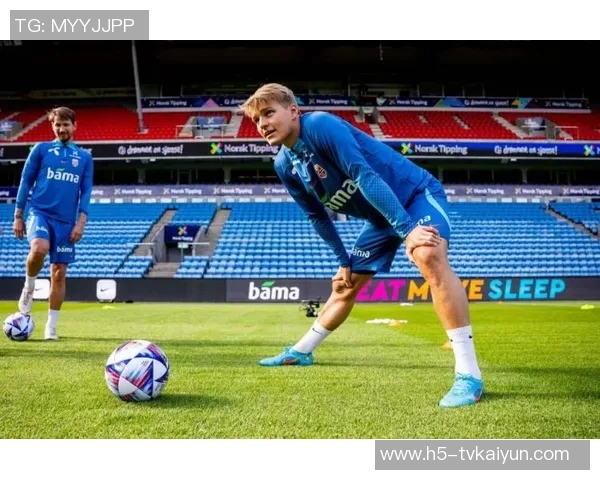 厄德高随挪威队出征继续康复治疗在场外全力支持国家队 厄德高随挪威队出征继续康复治疗在场外全力支持国家队