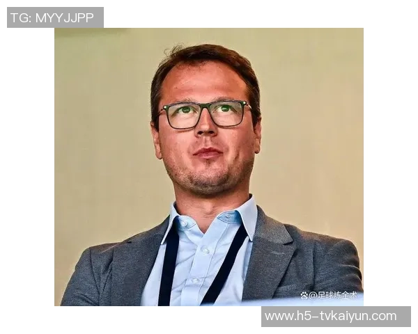 评论员分析范戴克争议判罚多库干扰多纳鲁马视线更具说服力 评论员分析范戴克争议判罚多库干扰多纳鲁马视线更具说服力